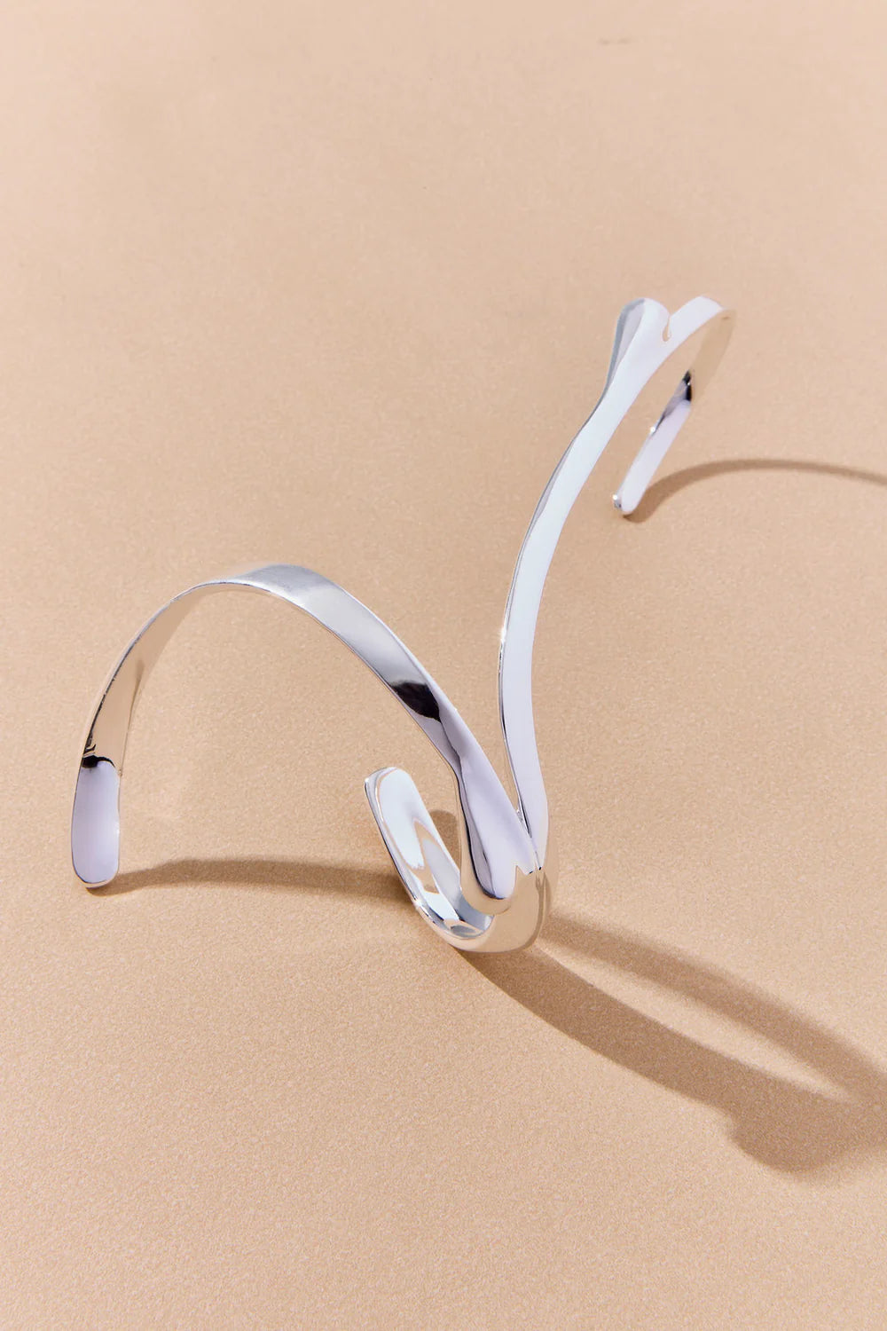 Esorrente Hand Bracelet