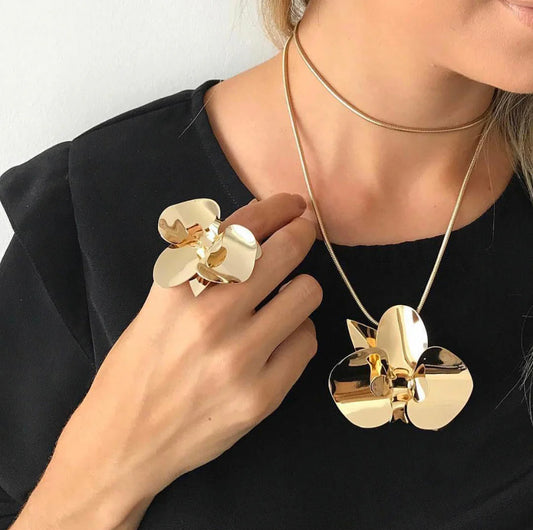 Orquídea Necklace Gold - Essential Collection